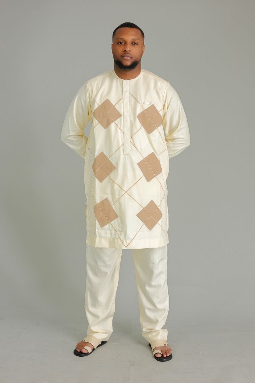 Ensemble Traditionnel Chic Ivoire et Broderies Géométriques