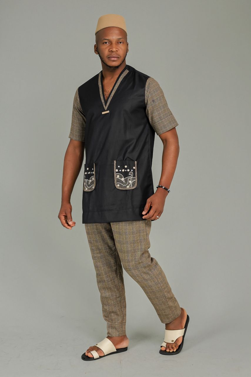 Ensemble Tunique Courte Casual Prince – Noir Mat & Éléments Tartan Terre de Sienne