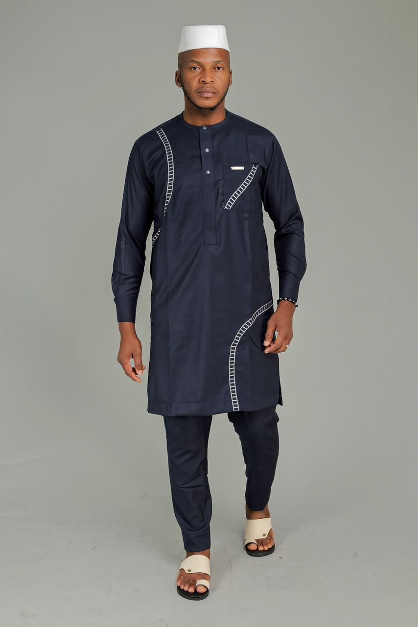 Ensemble Tunique Saphir Épuré – Bleu Nuit & Lignes de Broderie Argentées