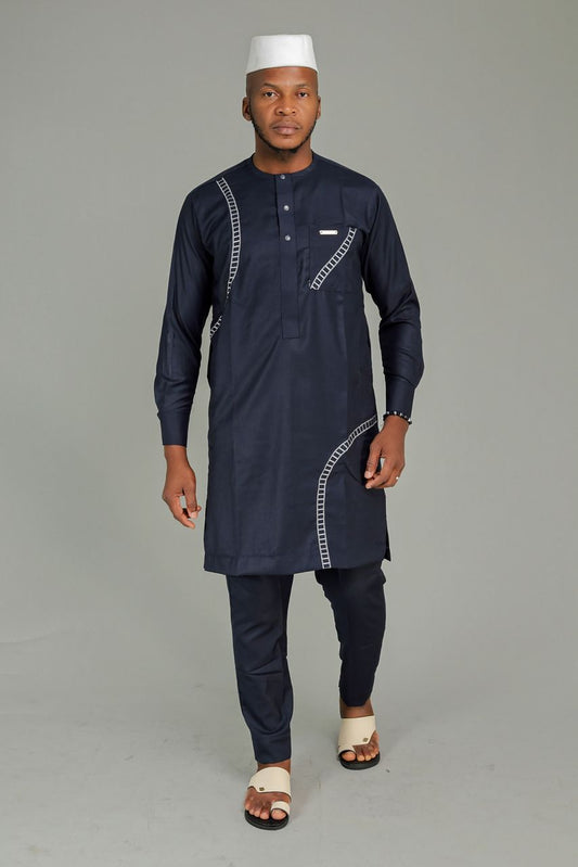 Ensemble Tunique Saphir Épuré – Bleu Nuit & Lignes de Broderie Argentées