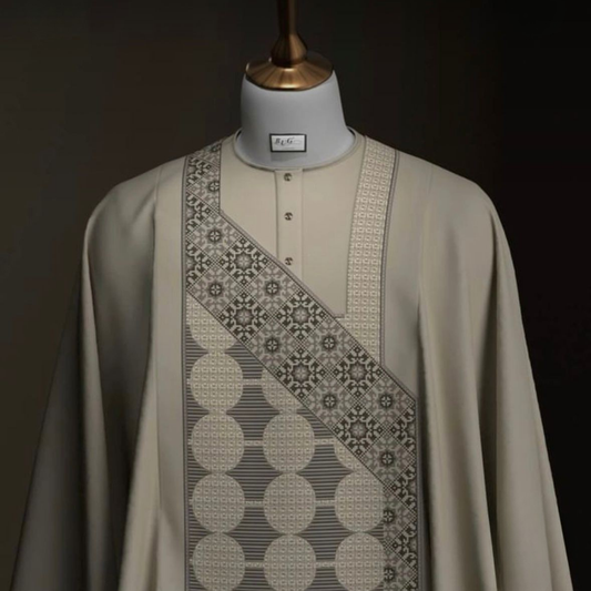 Ensemble Agbada Sable Royal – Beige Champagne & Broderies Mosaïques Précises